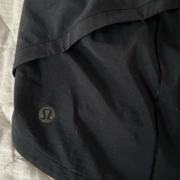 Lululemon speed up low rise 2.5 inch shorts - Picture 2 of 4